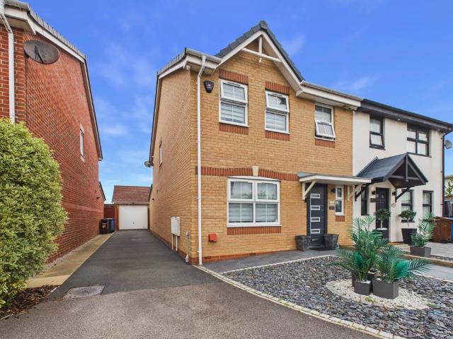 House for sale in Peel Hill, Lancashire