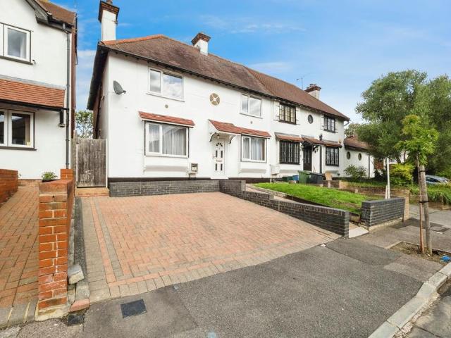 House for sale in Woodford, Greater London