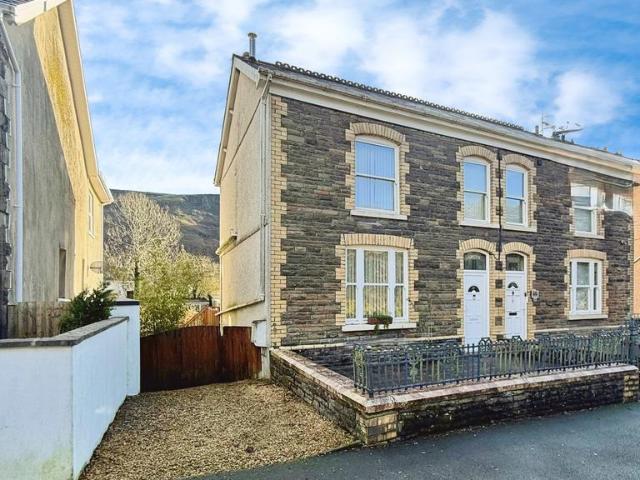 House for sale in Ystalyfera