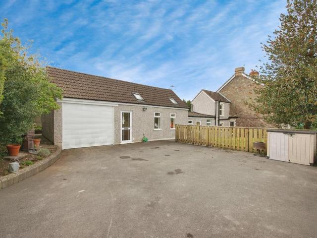 House for sale in Pucklechurch, South Gloucestershire