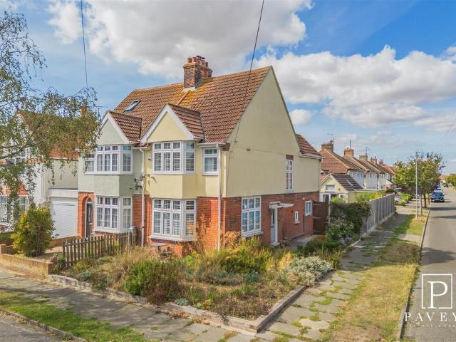 House for sale in Frinton and Walton, Dale Hill