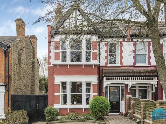 House for sale in Winchmore Hill, Edmonton