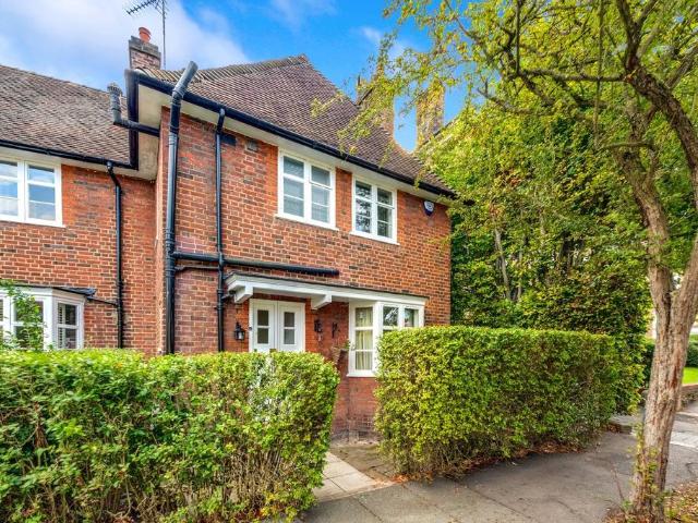 House for sale in London Borough of Barnet, Greater London