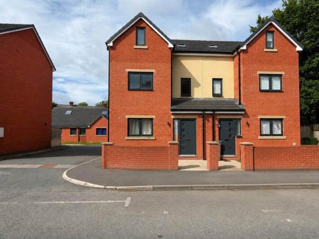 House for sale in Shaw Side, Pendock
