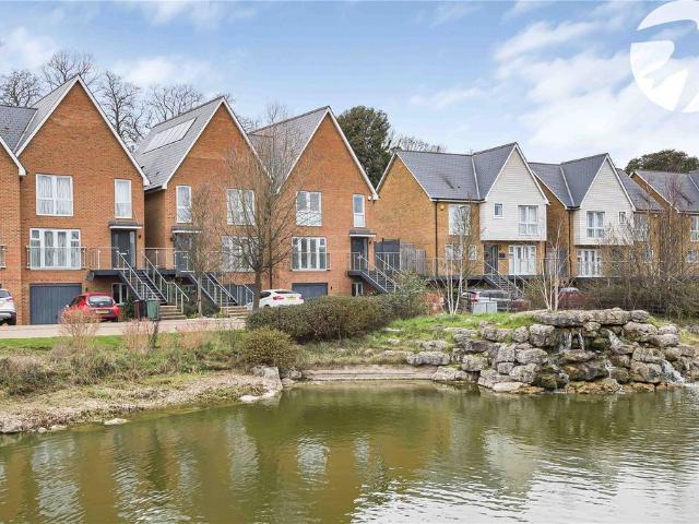 House for sale in Stone, Monks Orchard