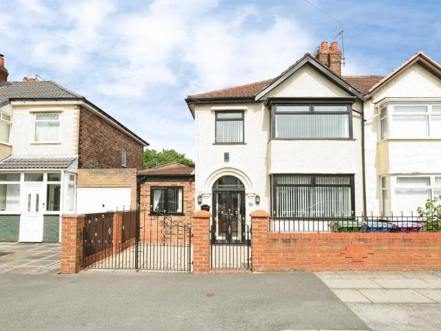 House for sale in Calderstones
