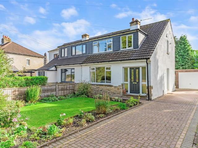House for sale in Tranmere Park, Guiseley