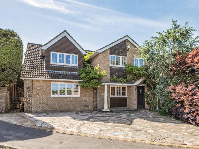 House for sale in Batchworth, Hertfordshire