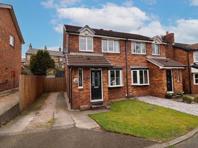 House for sale in Simmondley, Charlesworth