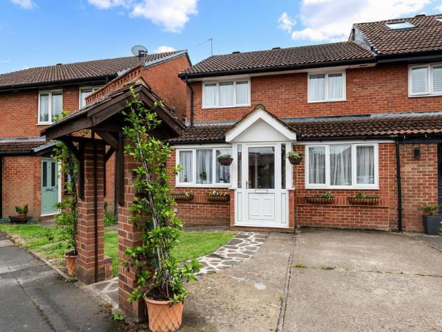 House for sale in London Borough of Hounslow, Greater London