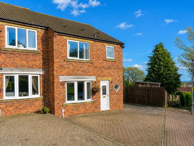 House for sale in Alnwick, Northumberland