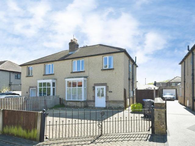 House for sale in Froggatt, East Midlands