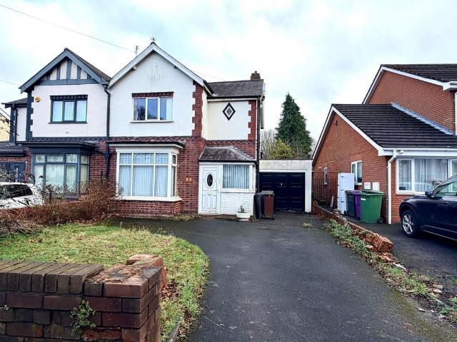 House for sale in Wood End, Park Village