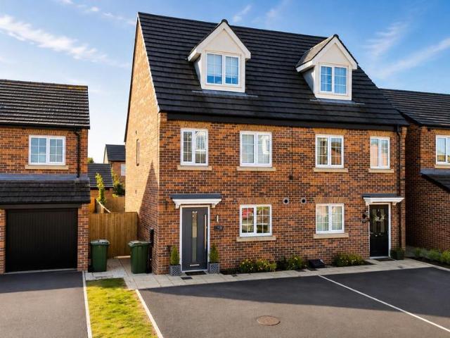 House for sale in Purston Jaglin, West Yorkshire