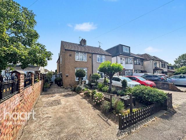 House for sale in Rainham, Greater London