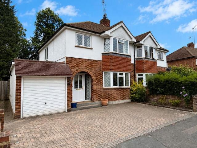 House for sale in Heol-las, Surrey