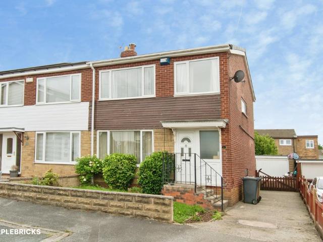 House for sale in Oulton, West Yorkshire