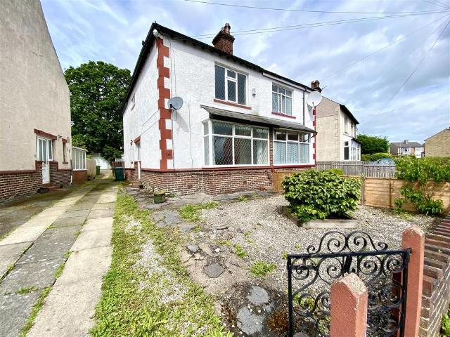 House for sale in Marsh, Milnsbridge