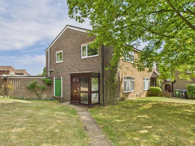 House for sale in Counters End, Pouchen End