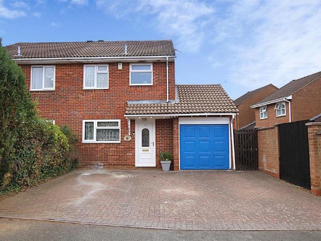 House for sale in East Hunsbury, Far Cotton