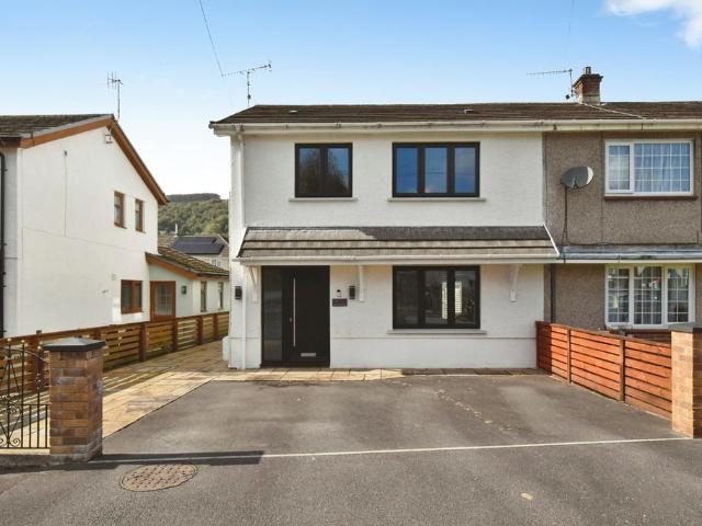 House for sale in Ystalyfera