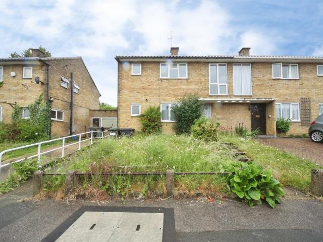 House for sale in Spring Park, Luton