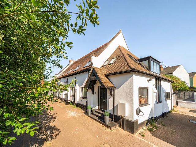 House for sale in Merry Hill, Hertsmere