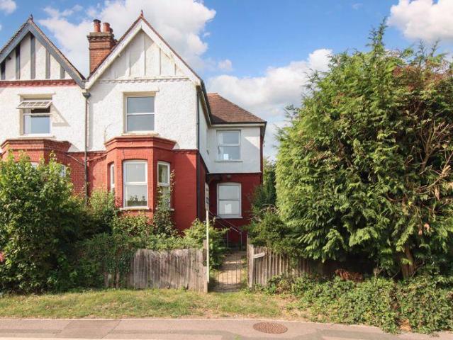 House for sale in Manor Estate, Pouchen End