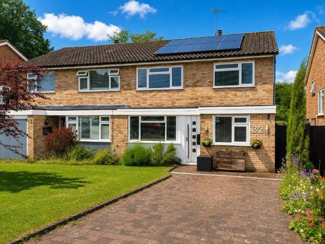 House for sale in Romford, Sandown Park