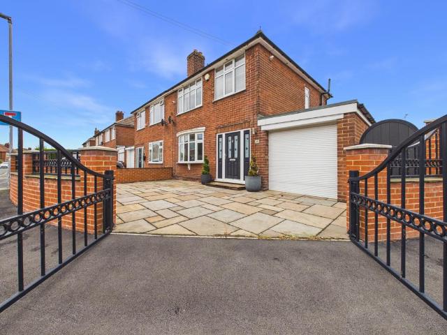 House for sale in Purston Jaglin, West Yorkshire