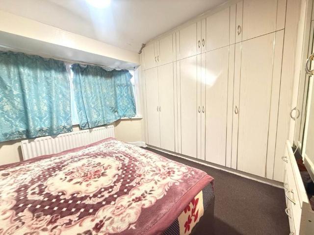 House for sale in Yeading, Greater London