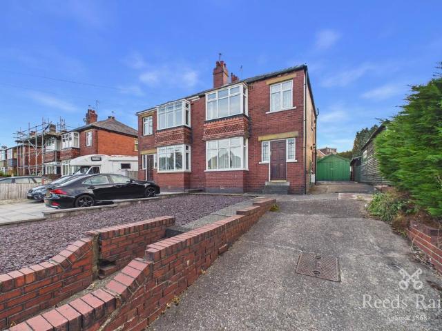 House for sale in Bruntcliffe, Leeds