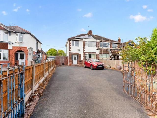 House for sale in Pentre Bychan, Rhostyllen