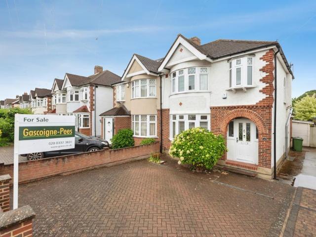 House for sale in Stoneleigh, Ewell