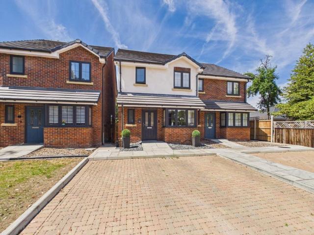 House for sale in The Crescent, Farnborough