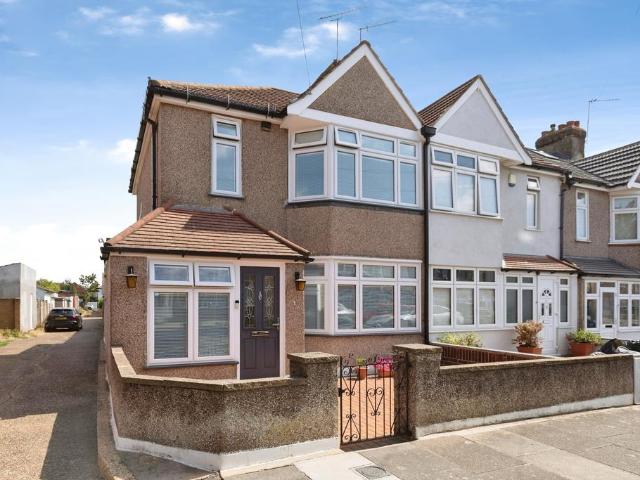 House for sale in Fairlop, Greater London