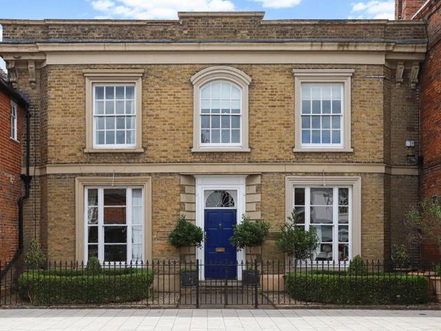 House for sale in Fole, Surrey