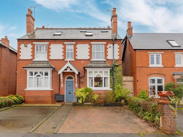 House for sale in Bromsgrove, Worcestershire
