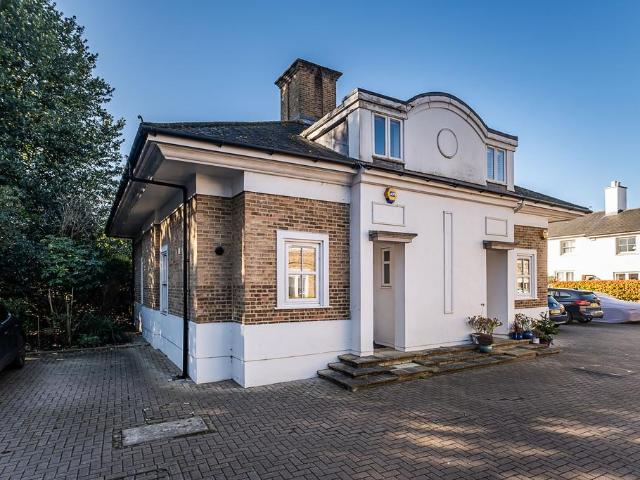 House for sale in Kingston Vale, Greater London