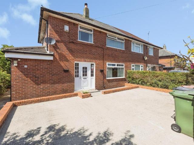 House for sale in Robin Hood, West Yorkshire