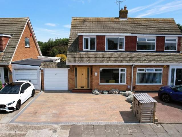 House for sale in Bromstone, Acol