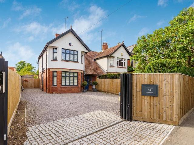 House for sale in Ewens Farm, Golden Valley