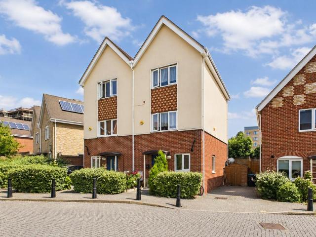 House for sale in The Image, Pouchen End
