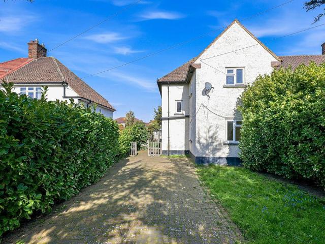 House for sale in Purfleet, Essex
