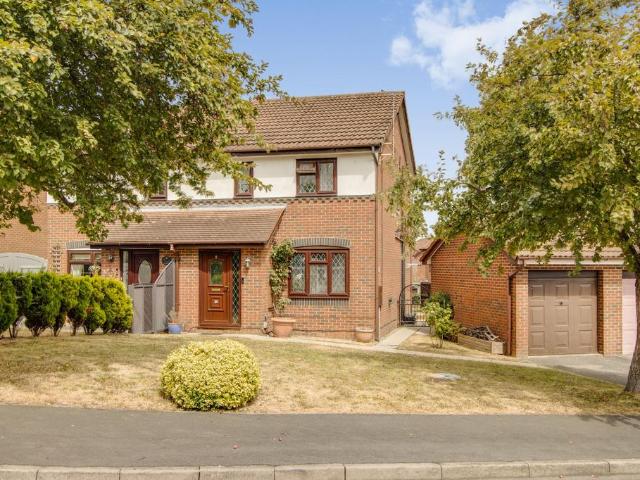 House for sale in Middleton, West Yorkshire