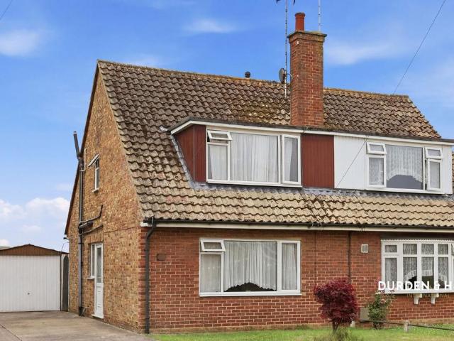 House for sale in Stroud Green, Barling