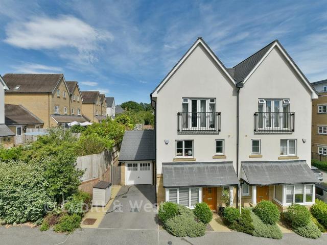 House for sale in Perryfields, West Sussex