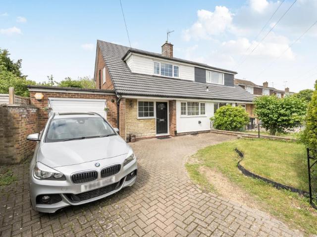 House for sale in Woodside Estate, Houghton Regis