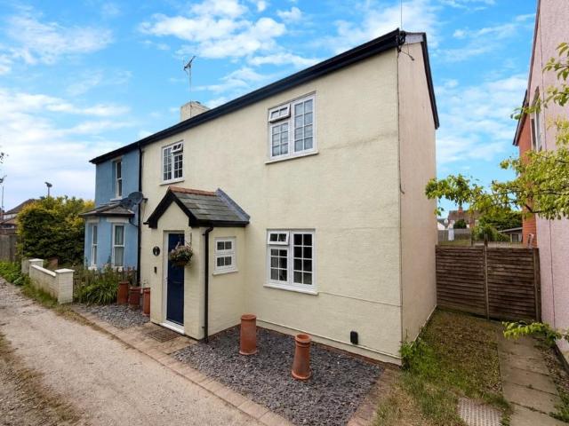 House for sale in Heol-las, Surrey