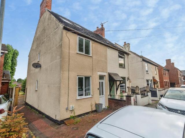 House for sale in Heath Hayes and Wimblebury, Chadsmoor